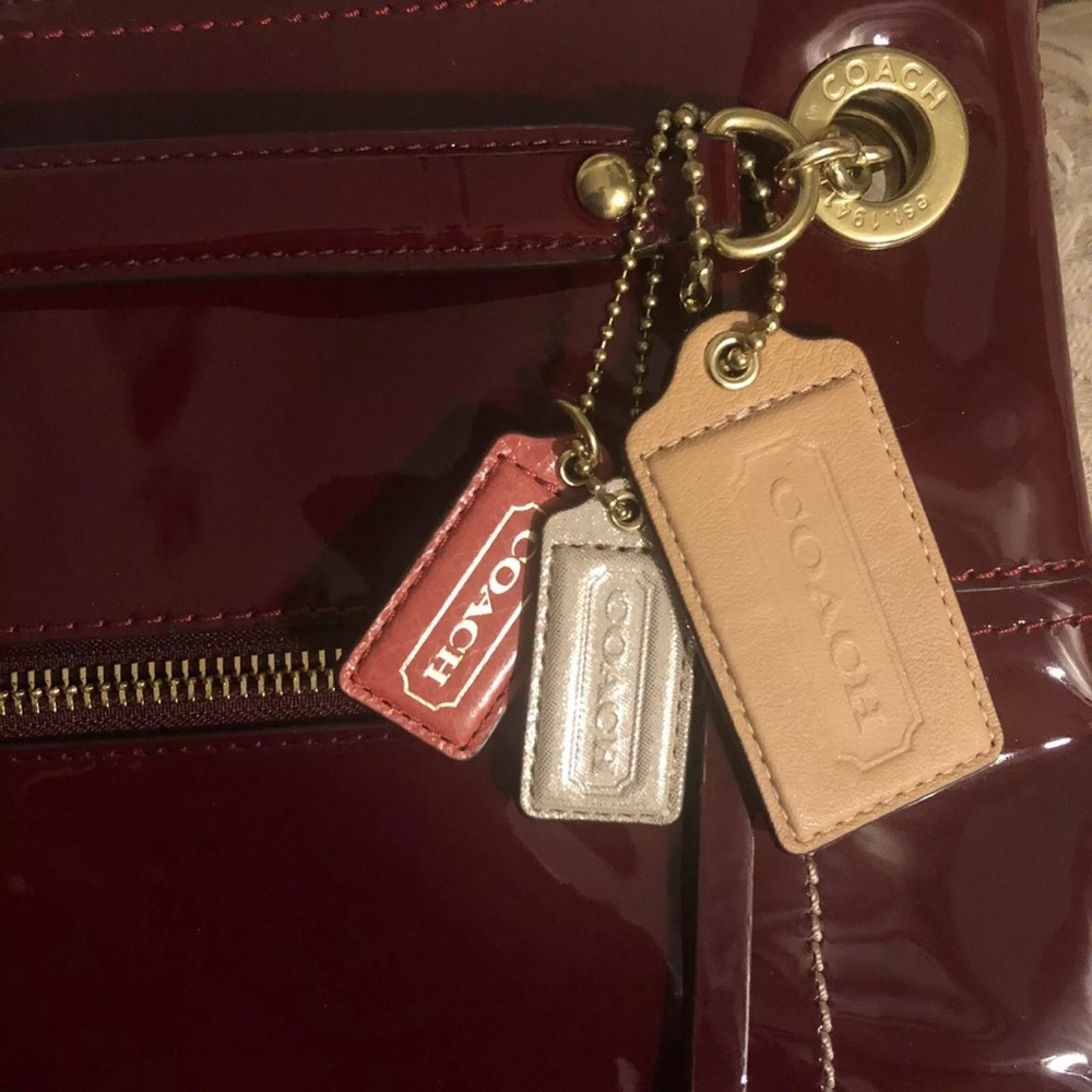 🎉HP🎉New! Coach Crimson Poppy Slim Convertible Patent Leather Tote Gold Chain🥀 - Picture 7 of 15